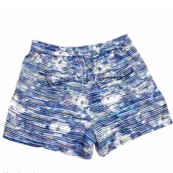 LULULEMON &go Keepsake Blurry Shorts in Belle Multi Blue - Picture 3 of 9